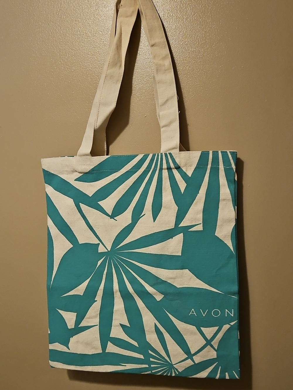 Vintage Rare 2018  New With Tags Avon Green White Tropical Canvas Leaf Tote Bag